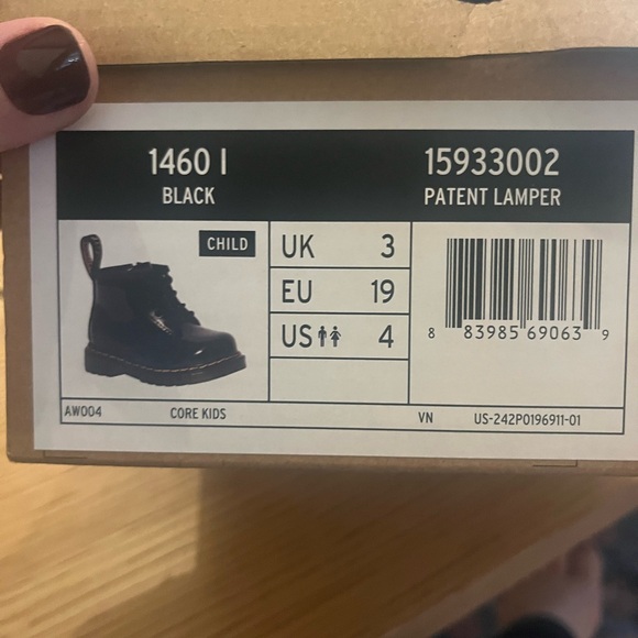 Toddler doc Martens only worn a couple of times size 4 - Picture 5 of 5